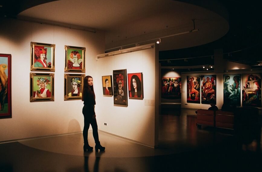 submitting paintings to a gallery arcahexchibto