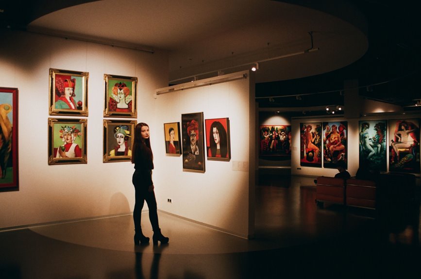 submitting paintings to a gallery arcahexchibto